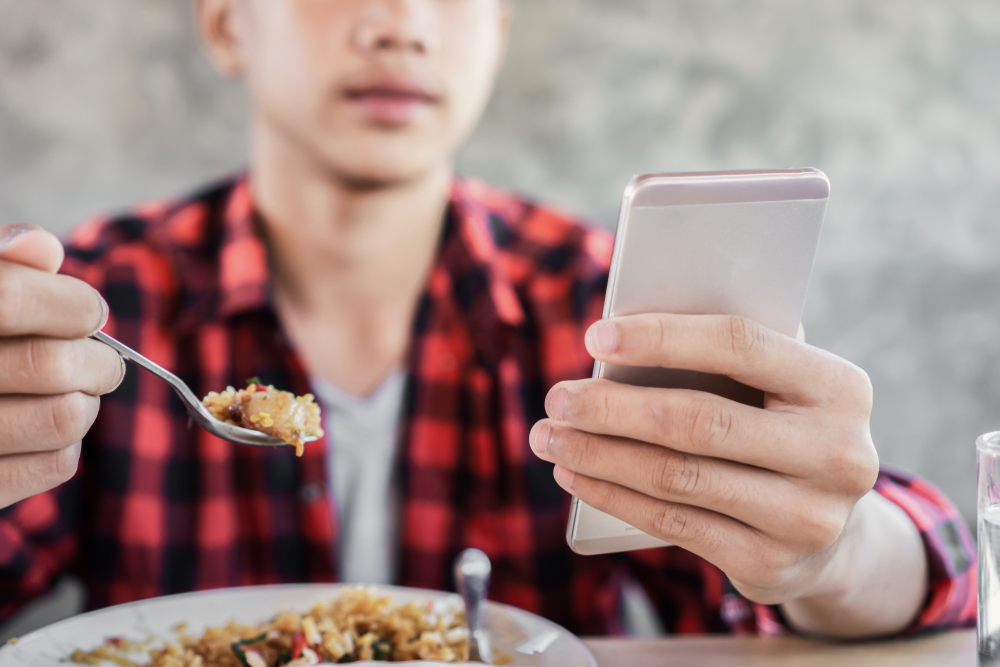 çocuk, teknoloji, bağımlılık, hastalık, yemek, telefon