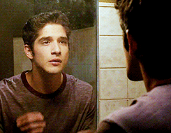 Yüzündeki kırışıklıklar