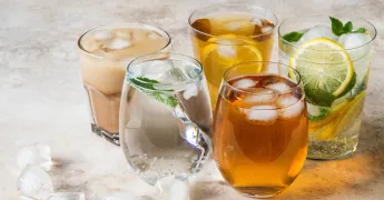 Bir Bardakta Sağlık Arayışı: Hangi İçecek Vücuduna Daha İyi Gelir?