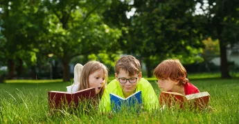 Ekran Süresi mi, Oyun Süresi mi? Dijital Çağda Çocukları Doğaya Yönlendirmek