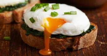 Sağlıklı ve Lezzetli Bir Kahvaltı İçin Eggs Benedict Tarifleri