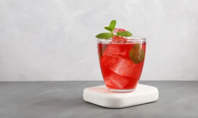 Ağustos Ayının Kırmızı Meyveleriyle Serinletici İçecekler