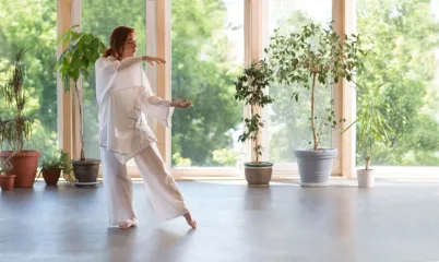 Yoga, Tai Chi ve Qigong ile Farkındalık Pratiği Yapmanın Yolları
