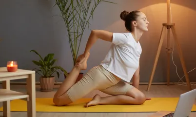 Akşam Rahatlatıcı Yin-Restoratif Geçişi: Kalça Açıcı Pozlarla Derin Uyku Hazırlığı