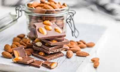 Bademli Çikolata ile Hazırlayabileceğin Lezzetler 