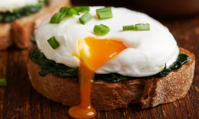 Sağlıklı ve Lezzetli Bir Kahvaltı İçin Eggs Benedict Tarifleri