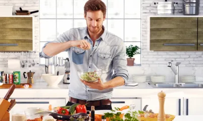 Tek Başına Yaşayan Erkeklerin Yapabileceği Pratik Yemekler 