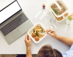 Çalışanlar İçin Hızlı ve Sağlıklı Öğle Yemeği Tarifleri