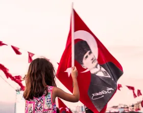 Çocuğuna Cumhuriyet Sevgisi Aşılamanın Yolları