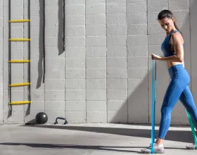 Direnç Bandıyla Tüm Vücut: Seyahat Çantana Sığan Mini Spor Salonu