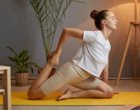 Akşam Rahatlatıcı Yin-Restoratif Geçişi: Kalça Açıcı Pozlarla Derin Uyku Hazırlığı