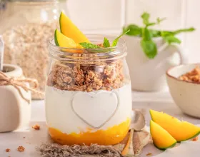 “To-Go” Kahvaltı: 5 Dakikada Hazırlanan Yüksek Proteinli Kavanoz Yulafları