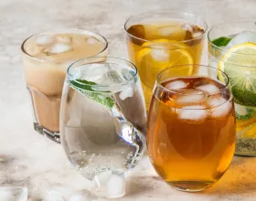 Bir Bardakta Sağlık Arayışı: Hangi İçecek Vücuduna Daha İyi Gelir?