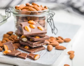 Bademli Çikolata ile Hazırlayabileceğin Lezzetler 