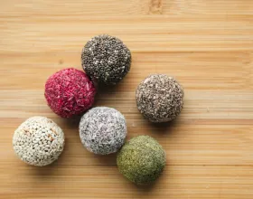 5 Dakikada Hazırlayabileceğin Pratik Enerji Topları Tatlı Krizine Son