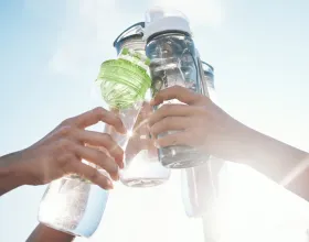 Yaz Aylarında Su Tüketimini Artırmak için 10 Sağlıklı ve Yaratıcı Fikir