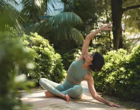 Günün Stresini Atmanızı Sağlayacak 15 Dakikalık Rahatlatıcı Yoga Akışı