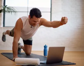 Evde Aletsiz Yapabileceğiniz Yağ Yakıcı ve Sıkılaştırıcı Fitness Rutini