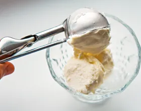 Evdeki Malzemelerle Nasıl 'Gurme' Vanilyalı Dondurma Yapılır?