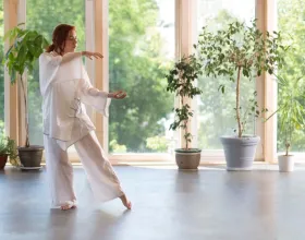 Yoga, Tai Chi ve Qigong ile Farkındalık Pratiği Yapmanın Yolları