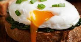 Sağlıklı ve Lezzetli Bir Kahvaltı İçin Eggs Benedict Tarifleri
