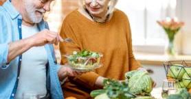 Yaşlılar Nasıl Beslenmeli?