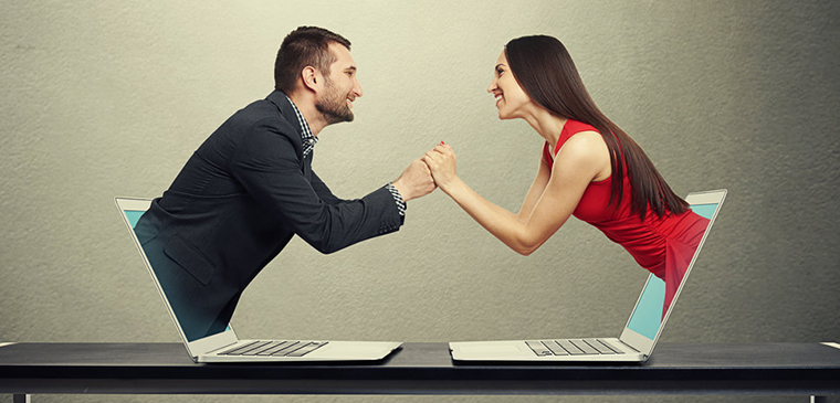 Hoşlandığın biriyle nasıl tanışmayı tercih edersin